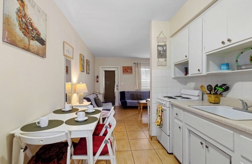 Downtown Hollywood Apartment | Pet-Friendly 1BR Studio w/Parking and BBQ, Hollywood