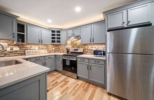 Whitewater Apartment | Pet-Friendly 2 Bedroom Suite Near UWW Campus, Kettle Moraine, and Starin Park!