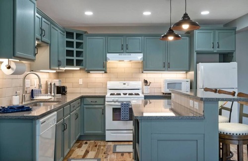 Whitewater Apartment | Pet-Friendly 2 Bedroom Unit Near Kettle Moraine, UWW Campus, and Starin Park!