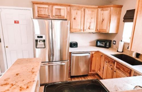 Briargate Villa | Pet Friendly 2 King Beds AF Academy Sleeps 12