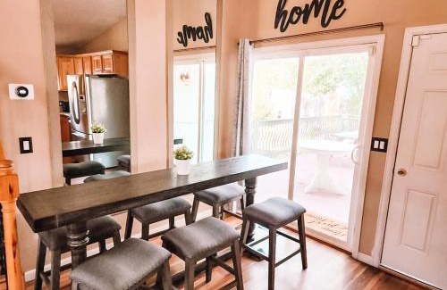 Briargate Villa | Pet Friendly 2 King Beds AF Academy Sleeps 12