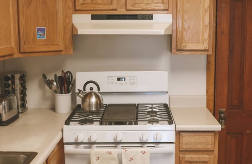 Kings Beach Cabin | Pet friendly 2bed 2bath sleeps 6 Cabin in Kings Beach