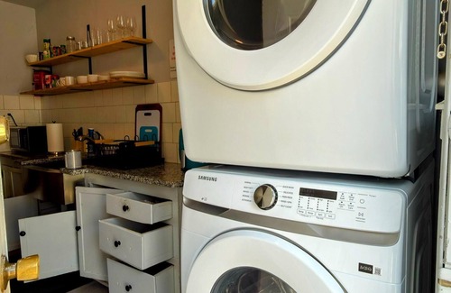 Central Oklahoma City Apartment | Pet-friendly 2BR | 15 mins to OKC State Fair | Near Plaza & Paseo Arts District with free parking #31