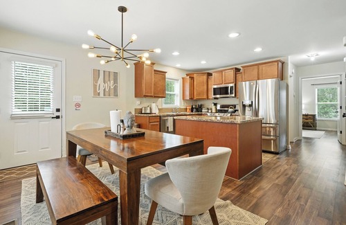 Buford House | Pet Friendly: 3/2 in Sugar Hill on 1 Acre