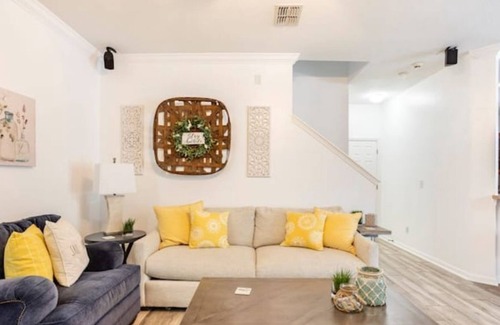Wesley Chapel South House | Pet Friendly 3B/R in Tampa-close 2 Clearwater beaches/Wiregrass/Epperson Lagoon.