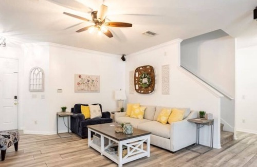 Wesley Chapel South House | Pet Friendly 3B/R in Tampa-close 2 Clearwater beaches/Wiregrass/Epperson Lagoon.