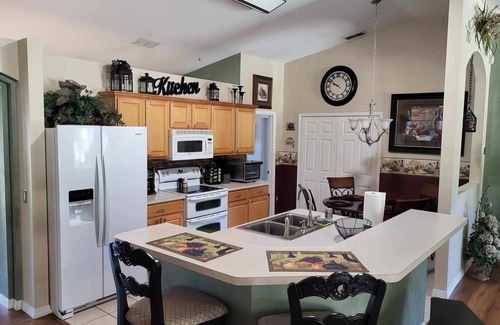 Ocala House | PET FRIENDLY 3BR HOME WITH SEASONAL POOL, 12 minutes to FAST, 15 minutes to WEC!
