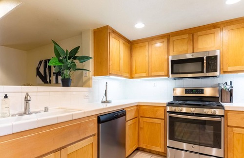 Willow Glen House | Pet-Friendly 3BR Townhouse in San Jose w/ Parking