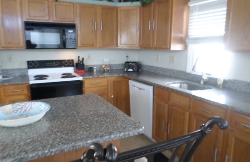 Gold Coast Condo | Pet Friendly 4 Bed 2 Bath Condo Just Behind Beach Front in Ocean City, NJ!
