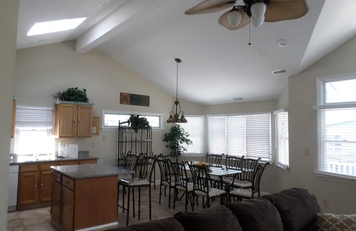Gold Coast Condo | Pet Friendly 4 Bed 2 Bath Condo Just Behind Beach Front in Ocean City, NJ!