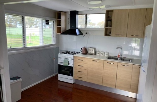 Torrumbarry House | Pet-Friendly 4-Bedroom Cabin, very close to Murray River, plenty of Parking