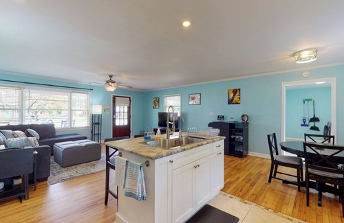 Wilmington House | Pet Friendly, 5 bed home for 12 ppl w/patio, fire pit in Central Wilmington