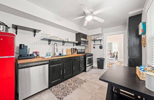 Hot Springs House | Pet friendly 5 minute walk to Bath House!