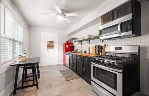 Hot Springs House | Pet friendly 5 minute walk to Bath House!