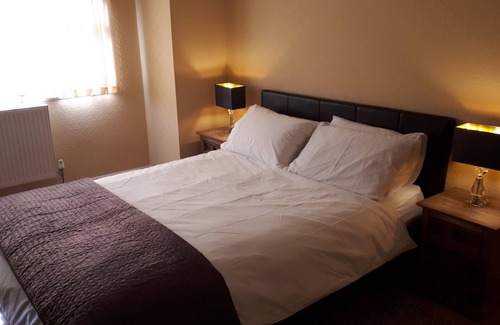 Rowton Apartment | Pet Friendly - 7 Guests - Idyllic Village