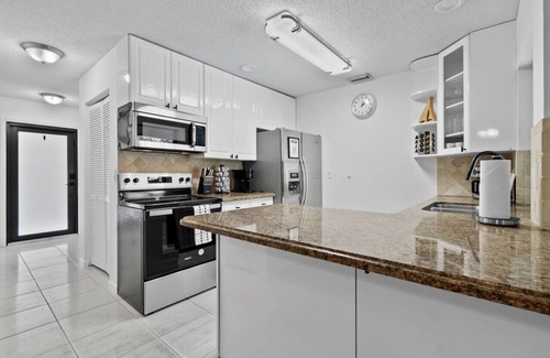 Tropic Palms Apartment | Pet Friendly 8 Min to Atl