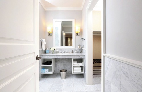 Rochester Hotel | Pet-friendly Accommodation with a Blend of Modern Comfort and Old-World Charm