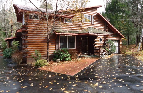 North Creek House | PET-FRIENDLY - Adirondack Retreat w/Private Sandy Beach Close To Season Events