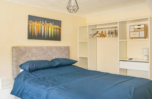 Pembrey Cottage | Pet friendly and perfect for exploring Pembrey.