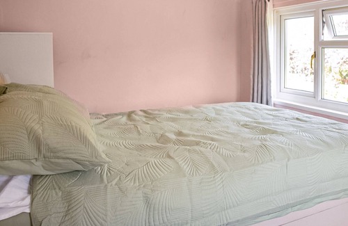 Pembrey Cottage | Pet friendly and perfect for exploring Pembrey.