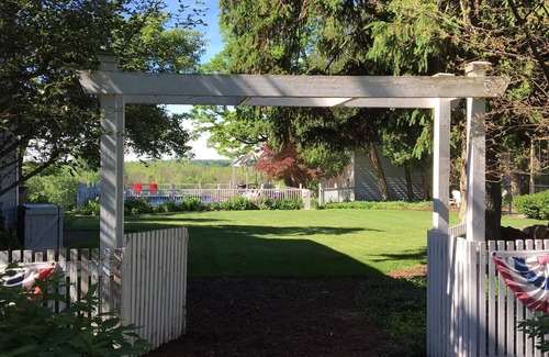 Coopersville Cottage | Pet Friendly and peaceful setting!