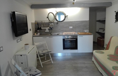 Bonassola Apartment | Pet-Friendly Apartment 'bilocale con il mare dentro' with Sea View