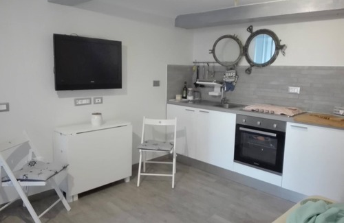 Bonassola Apartment | Pet-Friendly Apartment 'bilocale con il mare dentro' with Sea View