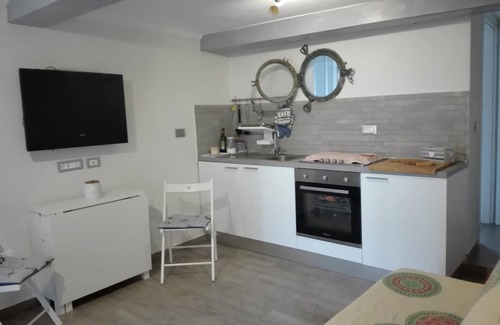 Bonassola Apartment | Pet-Friendly Apartment 'bilocale con il mare dentro' with Sea View