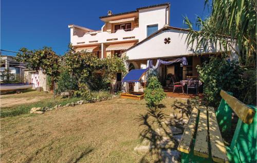 Dinjiska Apartment | Pet Friendly Apartment In Dinjiska