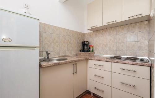 Dinjiska Apartment | Pet Friendly Apartment In Dinjiska