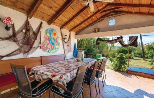 Dinjiska Apartment | Pet Friendly Apartment In Dinjiska