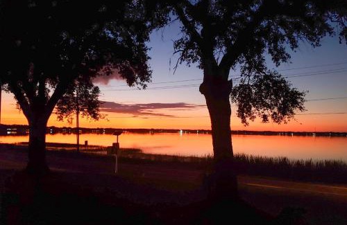 Auburndale House | Pet-Friendly Auburndale House with Lake Views!