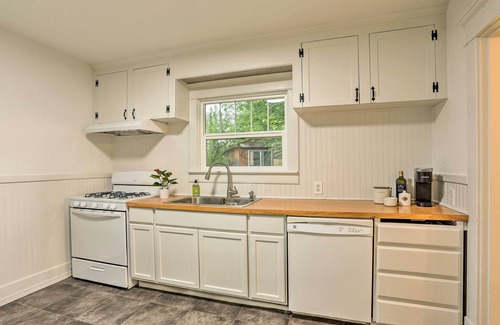 Baker City House | Pet-Friendly Baker City Escape w/Private Yard!