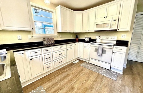 Isle of Palms Cottage | Pet Friendly Beach Cottage | 3 Bedroom 1.5 Bath
