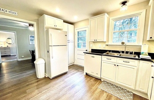 Isle of Palms Cottage | Pet Friendly Beach Cottage | 3 Bedroom 1.5 Bath