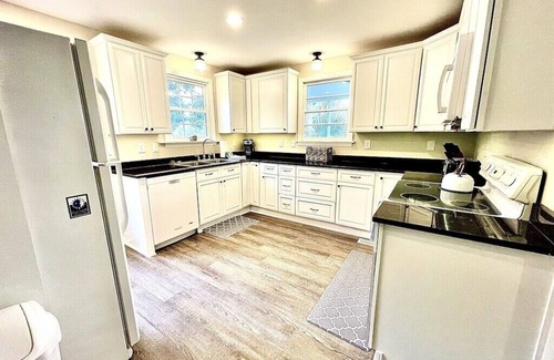 Isle of Palms Cottage | Pet Friendly Beach Cottage | 3 Bedroom 1.5 Bath