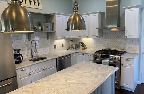 Clipper Cove House | PET FRIENDLY -BEACH HOUSE - Clipper Cove Cutie - 6 min walk to beach - SLEEPS 10