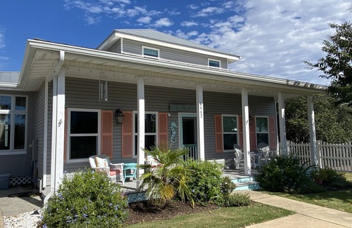 Clipper Cove House | PET FRIENDLY -BEACH HOUSE - Clipper Cove Cutie - 6 min walk to beach - SLEEPS 10