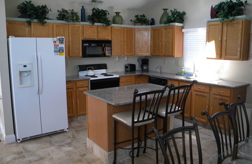 Gold Coast Condo | Pet Friendly Beachfront for Half the Price!