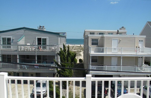 Gold Coast Condo | Pet Friendly Beachfront for Half the Price!