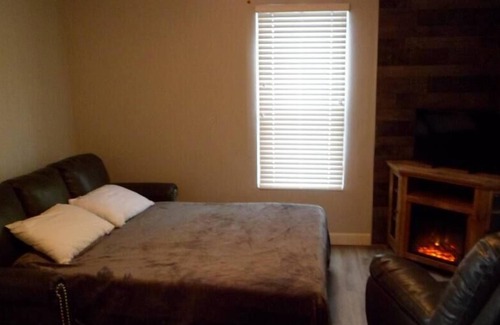 Shiloh House | Pet Friendly, Beautiful, Cozy Executive Rental