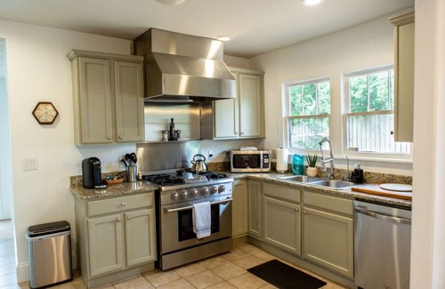 Reynoldstown House | Pet-Friendly | Beltline Access | Haven & Hound