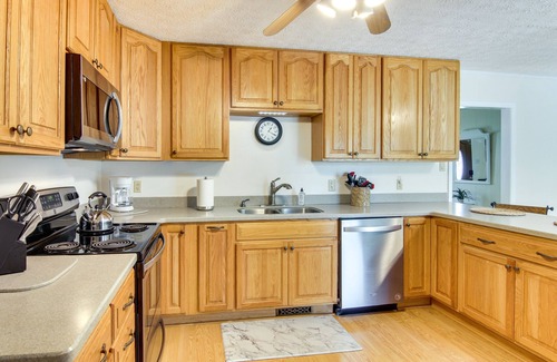 Ridgecrest House | Pet-Friendly Black Mountain Vacation Home w/Deck
