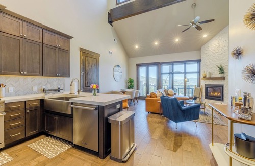 Park City Condo | Pet Friendly Blackstone Luxury Condo - Pool and Gym in Canyons Village.