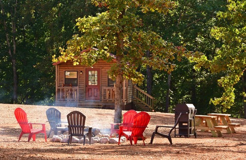 Buchanan House | PET FRIENDLY 🐾 Cabin#5 Swan Bay Cabins & RV Park, Paris Tn, Kentucky Lake