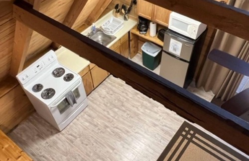 Keslers Cross Lanes Ski Chalet | Pet Friendly Cabin in the Woods!