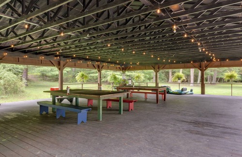 Hillsgrove Cottage | Pet-friendly Cabin w/Grill in Hillsgrove