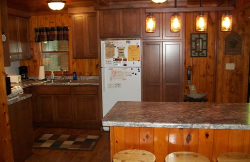 St Germain Cabin | Pet-Friendly Cabin With Air-Conditioning & Fireplace