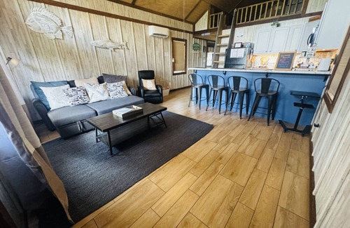 Groveoak Apartment | Pet-Friendly Cabin w/Views & Lake Access - Lucky Lodge
