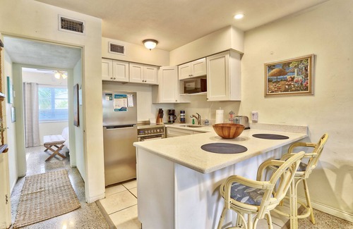 Gulfport Condo | Pet Friendly~ Close to Art Galleries and Beaches